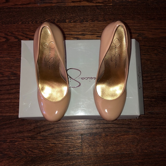 Jessica Simpson Close Toed Heels, Nude Patent 6M - Picture 2 of 8